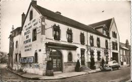 45 - LA  FERTE  SAINT  AUBIN - T.Belle Vue De L' Hôtel De La Coix Blanche (vieille Voiture Garée Devant ) - La Ferte Saint Aubin