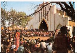 AFRIQUE  TCHAD MOUNDOU LA MESSE DEVANT LA CATEDRALE - Tschad