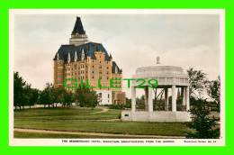 SASKATOON, SASKATCHEWAN - THE BESSBOROUGH HOTEL FROM THE GARDEN - HAND COLOURED - THE CAMERA PROD. CO - - Autres & Non Classés