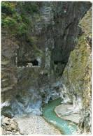 TAIWAN - YEN-TZE-KO FAMOUS FOR ITS RUGGED AND STRANGW ROCK FORMATION / AUTOBUS - Taiwan