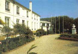 Carte Postale 78. Jouy-en-Josas  La Mairie Et Le Buste D'Oberkampf Trés Beau Plan - Jouy En Josas