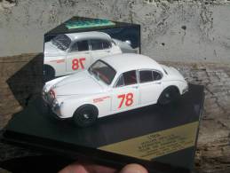 VITESSE - JAGUAR MK II 3.8 TOUR DE FRANCE 1960  AVEC SA  BOITE  Scala 1/43 - Vitesse