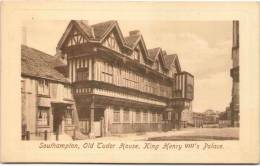 SOUTHAMPTON - Old Tudor House, King Henry VIII's Palace - Southampton