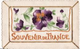 Carte Postale Fantaisie BRODEE - " Souvenir De France " Bouquet De Pensées - Fleurs - - Bordados