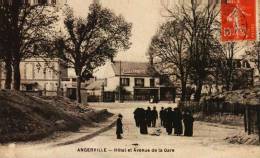 CPA   (91)        ANGERVILLE  -  Hôtel Et Avenue De La Gare - - Angerville