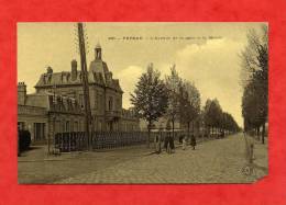 * PERSAN-L´Avenue De La Gare Et La Mairie(Poste à Gauche+Tampon Pub Au Dos: CHOCOLAT VINAY)-Carte Glacée - Persan