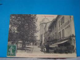 MONTREJEAU (HAUTE GARONNE) LES COMMERCES. PLACE DE LA POSTE ET LE CLOCHER.    5205DVD - Montréjeau