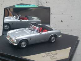 VITESSE - HONDA 800S SPYDER  AVEC SA BOITE  Scala 1/43 - Vitesse