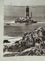 LA POINTE DU RAZ   ( 29 ) LE PHARE DE LA VIEILLE + PHARE DE L'ILE DE SEIN  CPSM 5 - Ile De Sein