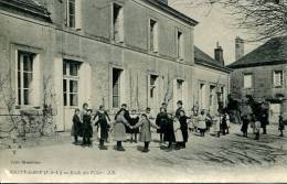 N°24041 -cpa Neuvy Le Roy -école Des Filles- - Neuvy-le-Roi