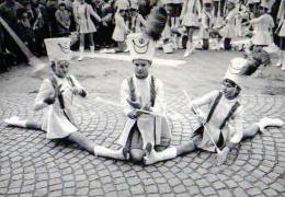 56 LOCMINE Mi Careme 1981 Le Grand Ecart Des Majorettes Photographie Yvon Kervinio - Locmine