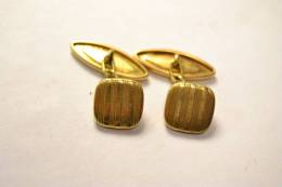 Lot De Deux Anciens Boutons De Manchette - Cuff Links & Studs