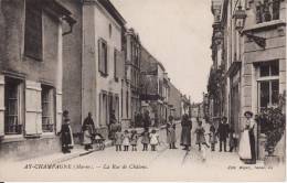 CP AY CHAMPAGNE  LA RUE DE CHALONS - Ay En Champagne