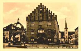 Deutschland - Hammelburg - Rathaus Mit Marktbrunnen Und Blick Auf Kirche - Hammelburg