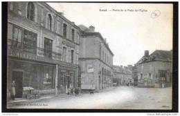 72 - LOUE - PARTIE DE LA PLACE DE L'EGLISE - PUBLICITE MOTO NAPHTA - Loue