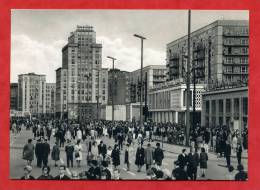 * ALLEMAGNE-BERLIN-Hauptstadt Der DDR Karl Max Allee Am 1 Mai(Belle Animation...Homme En Uniforme à Gauche) - Friedrichshain