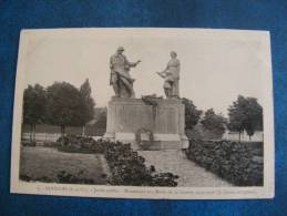 CP...HOUILLES..JARDIN PUBLIC..MONUMENT AUX MORTS DE LA GUERRE 14..18..ECRITE - Houilles