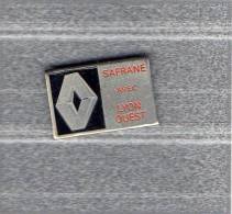 Pin´s  Automobile  Renault  SAFRANE  Avec  LION  OUEST  Et  Avec  Le  Sigle  Renault - Renault