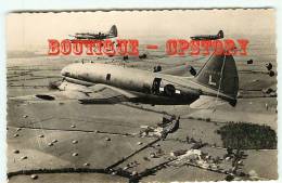 PARACHUTISME - PARACHUTE - Troupes Aéroportées - Larguage De Parachutistes - Dos Scané - Fallschirmspringen