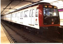 Nº 997 POSTAL DE ESPAÑA DE UN METRO DE BARCELONA (TREN-TRAIN-ZUG) - Metro