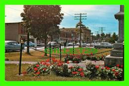 CAMPBELLTON, NEW BRUNSWICK - LOOKING WEST ALONG ROSEBERRY ST FROM  SOLDIERS MEMORIAL -  OLD CARS - H. V. HENDERSON - - Andere & Zonder Classificatie