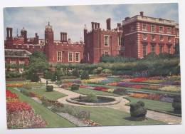 1604.  Hampton Court Palace,  Middlesex.  The Pond Garden. - Middlesex