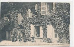 69 )) LE BOIS D OINGT    Pensionnat école De Jeunes Filles, Cour Intérieure - Le Bois D'Oingt