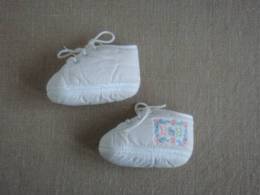 Chaussures Chaussons Bébé Coton éponge Blanc à Lacets Marque B&B. Voir Photos. - Scarpe