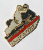 Pin's Sapeurs Pompiers - Devise SAUVER OU PERIR - Pompier En Action - Baton Rouge - B947 - Pompiers