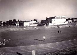 STADIUM / STADIO / STADE : SPORT CLUB "START" - LODZ / POLOGNE - POLAND - CARTE ´VRAIE PHOTO´ VOYAGÉE En 1963 (m-327) - Atletismo