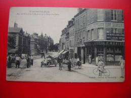 CPA 27 LE NEUBOURG  RUE DE L'HOTEL DE VILLE PRISE DE LA PLACE GAMBETTA  EPICERIE E MORISE ANIMEE VOITURE CYCLISTE ATTEL - Le Neubourg