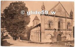 MELLE - Eglise Saint-Hilaire - Melle