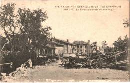 CPA Souain-Perthes-lès-Hurlu S - La Barricade à Souain Route De Sommepy, 1918 - Souain-Perthes-lès-Hurlus