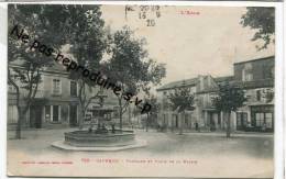 - 720 - CAPENDU  - Fontaine Et Place De La Mairie, Café Central, 1920, Rare, écrite, Cachet, Très Bon état. - Capendu