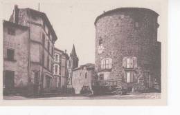 CPA-43-LOUDES-CURE D'AIR-LA TOUR RONDE-RUE DE L'EGLISE-DERNIERS RESTES DU CHATEAU-FORT-UN VIEUX CAR GARE DEVANT LA COUR - Loudes