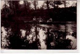 85 Mareuil Sur Lay - CARTE PHOTO - Canoé Sur La  Rivière Le Lay - Animé Jeune Femme Et Jeunes Hommes - - Mareuil Sur Lay Dissais