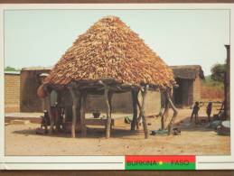 BURKINA FASO - Province De La Comoé - Stockage Des épis De Maïs Ou De Sorgho Dans Une Famille Karaboro. - Burkina Faso