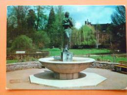 E1-Allemagne-donaueschingen-jardins De La Gare---statue Femme Enfant - Donaueschingen