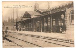 Delcampe - BERGUES - NORD - GUERRE 1914-1915 - BOMBARDEMENT DE MAI JUIN 1915 - LA GARE - CHEMIN DE FER - ANIMATION - Bergues