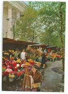 PARIS  8ème Le Marché Aux Fleurs De La Place De La Madeleine, Un Peintre Et Son Chevalet , Plan Animé, - Marchés