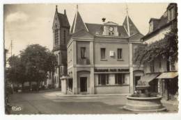 JUILLAC - La Poste - Place Du Jet D'eau.  CPSM 9x14. - Juillac