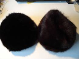 LOT DE 2 TOQUES EN FOURRURE - Cuffie, Cappelli, Berretti