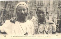 Thème Des Zoo Humains- Jeunes Filles Sénégal- Village Noir-Exposé à Clermont-Ferrand -Expo. 1910 -  -CPA Ethnique Scan) - Zonder Classificatie