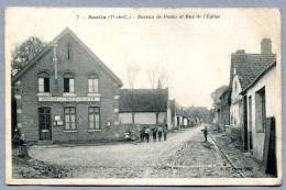 1111 - CPA - BARLIN (62) - Bureau De Postes Et Rue De L'Eglise - Barlin