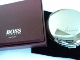 BOSS " ESSENCE DE FEMME" MIROIR DOUBLE FACE SIGLE + POCHETTE  VELOURS + BOITE SIGLEE LIRE !! - Miniatures Womens' Fragrances (in Box)