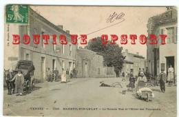 85 - MAREUIL Sur Le LAY - Visuel Unique - Grande Rue Et Hôtel Des Voyageurs - Blanchisseuse Brouette Cariole - Dos Scané - Mareuil Sur Lay Dissais