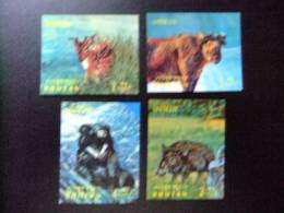 BHUTAN  Año 1970 YV 74 / 77 **(aereos) ANIMAUX SAUVAGES  NON DENTELES EN TROIS DEMENSIONS - Animalez De Caza