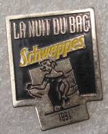 Pin´s Pin Up Boisson Schewppes La Nuit Du Bac 91. - Pin-Ups