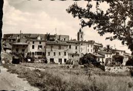 CPSM    MOUGINS    Un Quartier Du Village  Avec Une Maison Avec Une écriture Dessus CERAMIQUE - Mougins