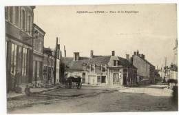 MEHUN Sur YEVRE. - Place De La République. Attelage - Mehun-sur-Yèvre